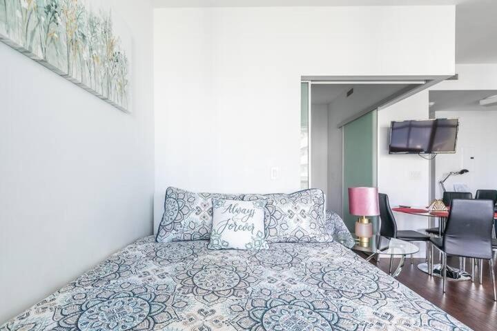 Comfort Opulence Suites Downtown High Floor With Balcony View * Toronto