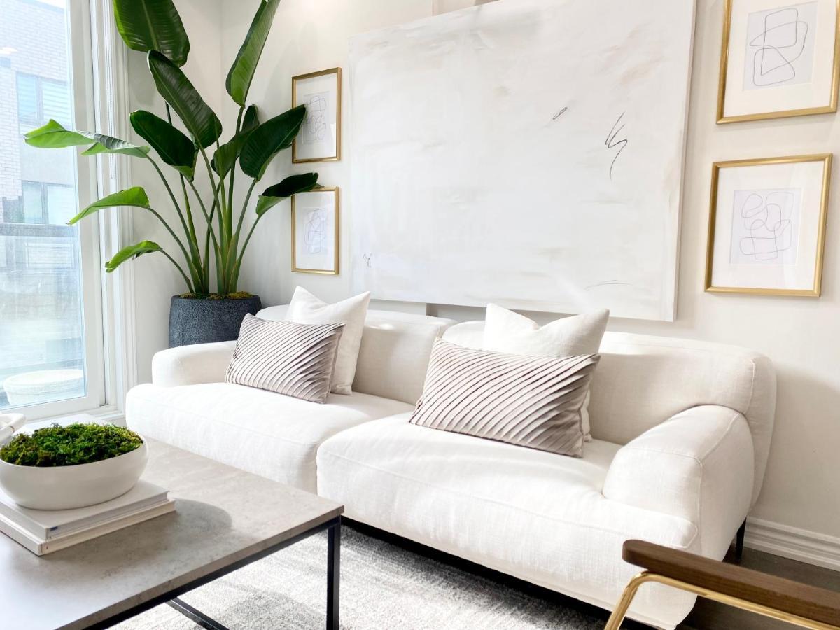 Modern And Bright Luxury Centrally Located In Toronto's Gta Apartment *