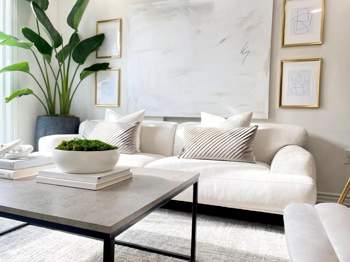 Modern And Bright Luxury Centrally Located In Toronto's Gta Apartment *