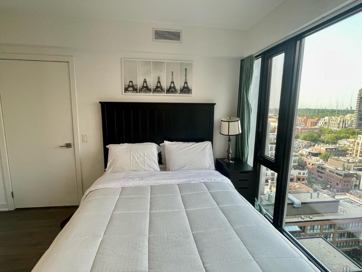 Two Br Two Br Study Yorkville Apartment *
