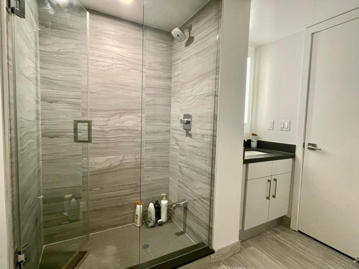 Two Br Two Br Study Yorkville Toronto
