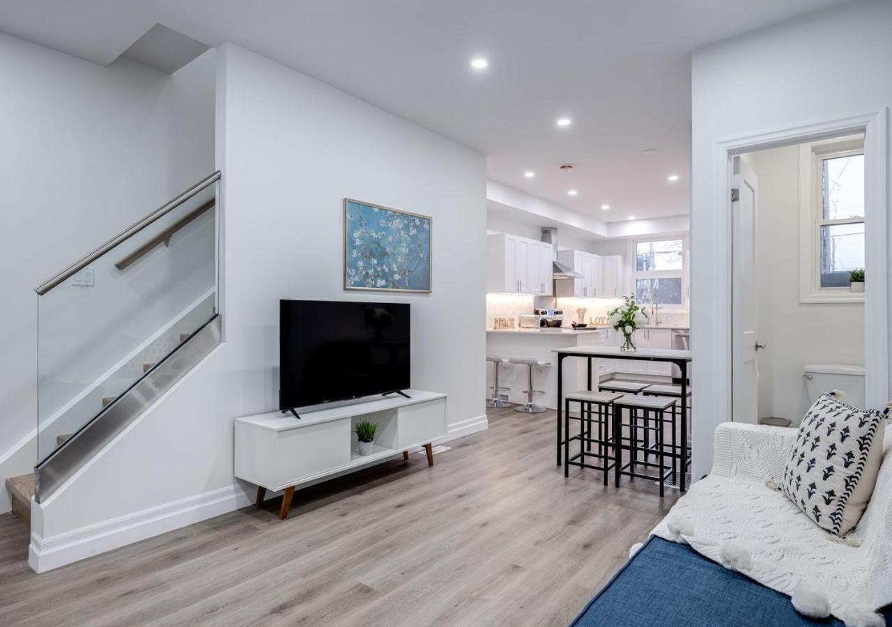 Fresh 3br In Junction Area Wfh Setup Backyard Ferienhaus Toronto