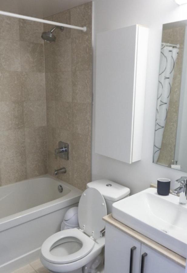 Downtown Close To Cn Tower!! Apartment *