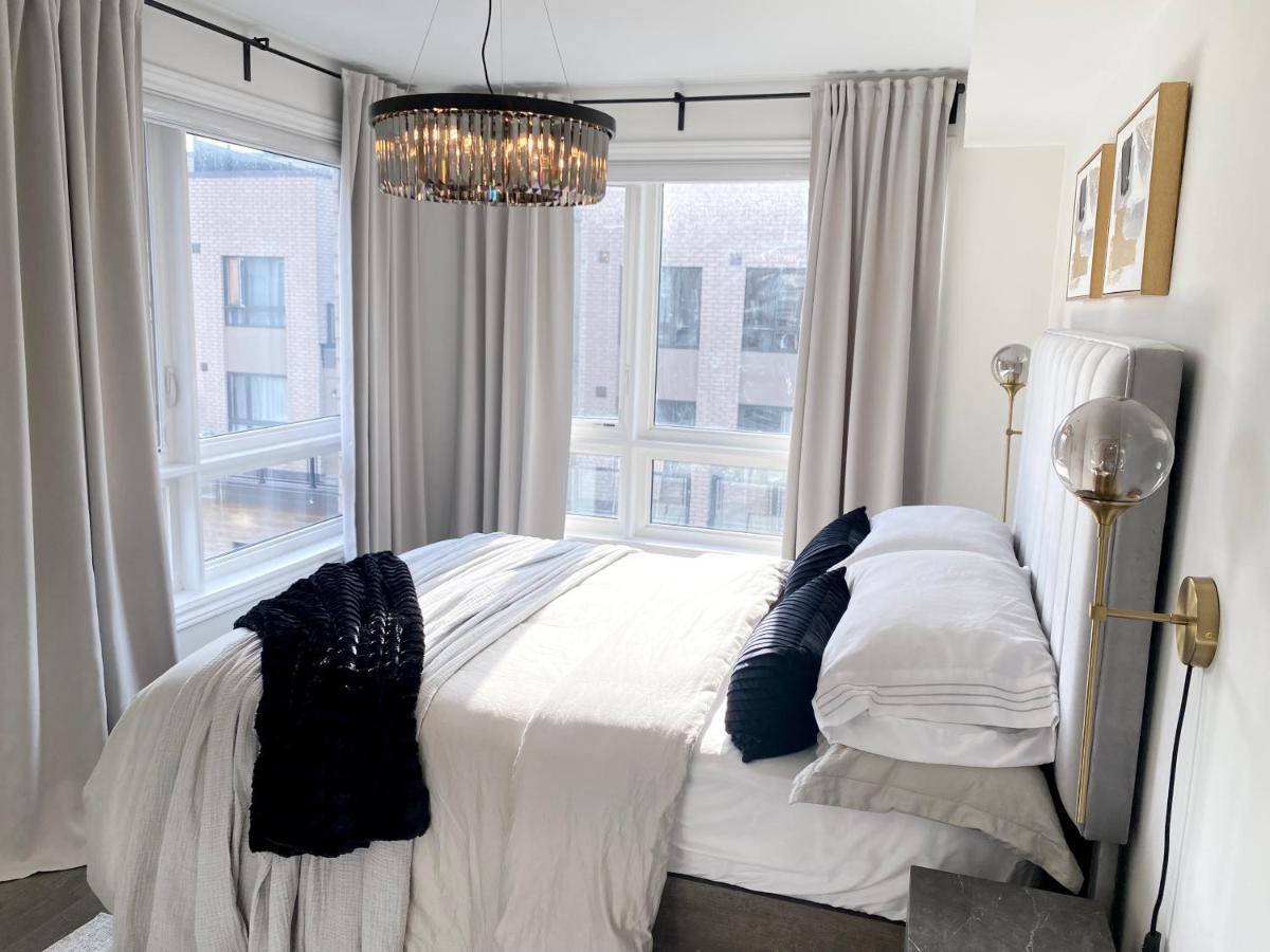 Modern And Bright Luxury Centrally Located In Toronto's Gta Apartment