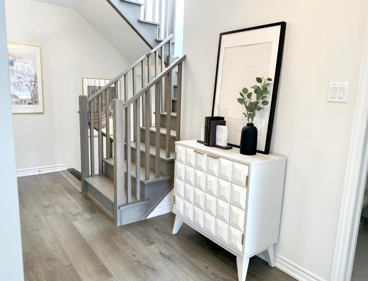 Apartment Modern And Bright Luxury Centrally Located In Toronto's Gta *