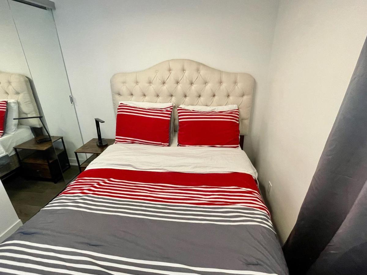 Two Br Two Br Study Yorkville Apartment *