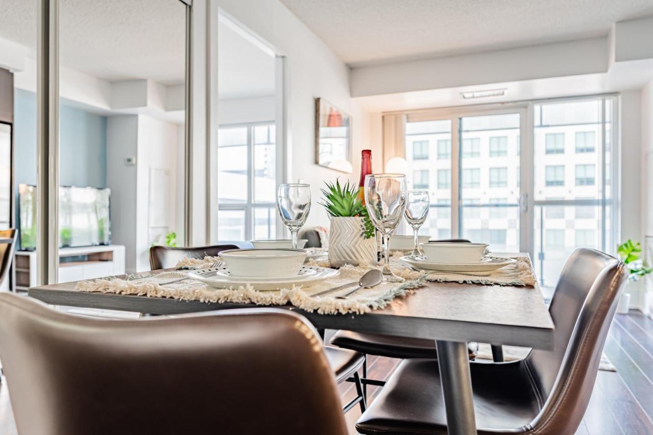 Apartment 300 West Toronto