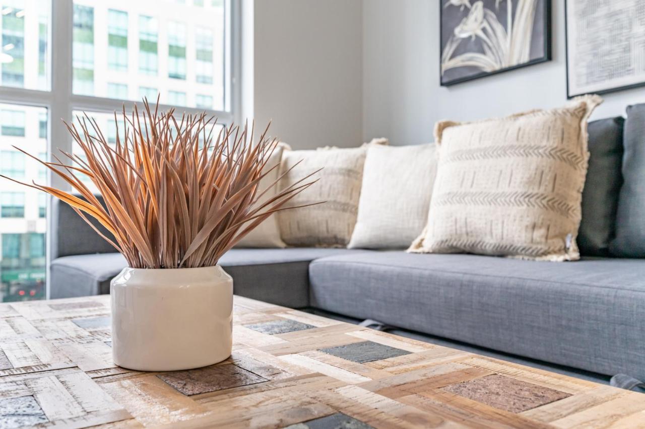 Apartment 300 West Toronto