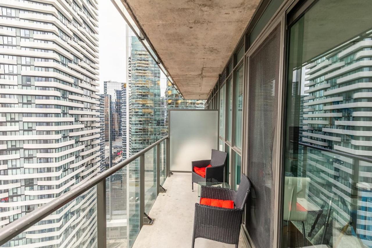 Gorgeous 1br W/parking Across The Scotiabank Arena * Toronto