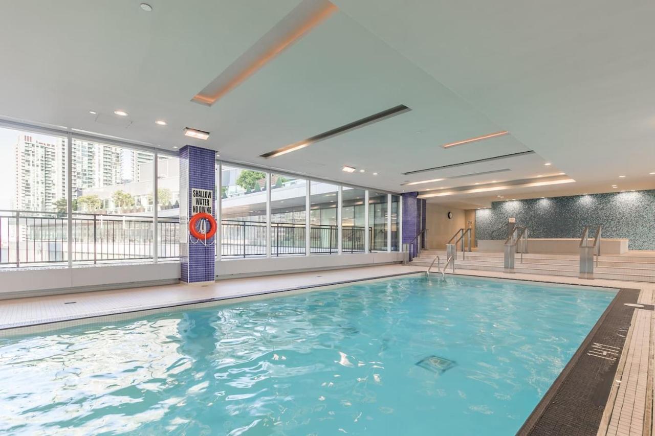 Gorgeous 1br W/parking Across The Scotiabank Arena Apartment *