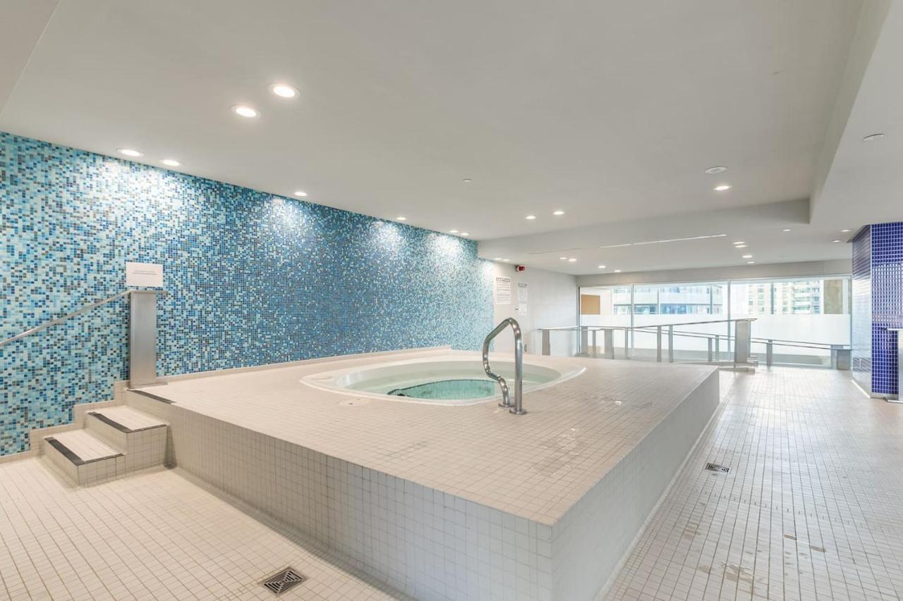 Gorgeous 1br W/parking Across The Scotiabank Arena * Toronto