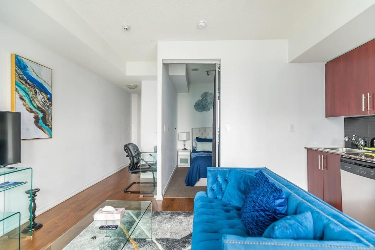 Gorgeous 1br W/parking Across The Scotiabank Arena Apartment *
