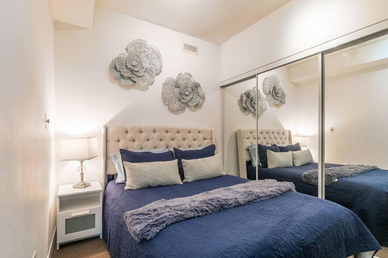 Gorgeous 1br W/parking Across The Scotiabank Arena Apartment *