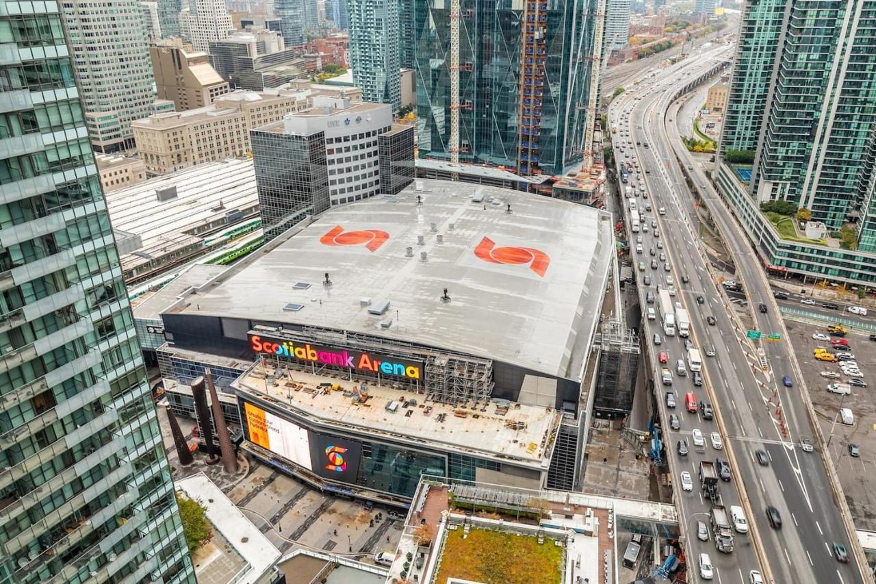 Apartment Gorgeous 1br W/parking Across The Scotiabank Arena *
