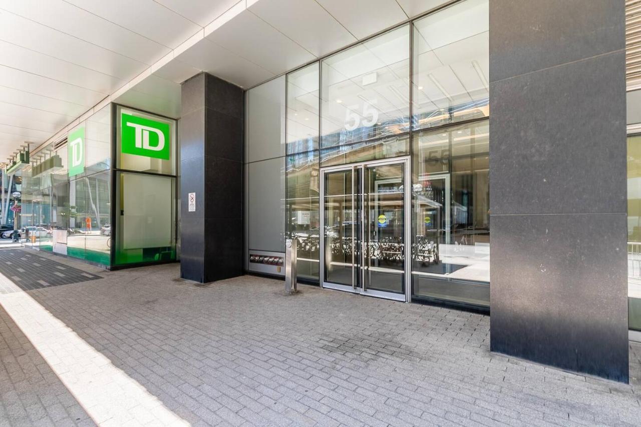 Gorgeous 1br W/parking Across The Scotiabank Arena * Toronto