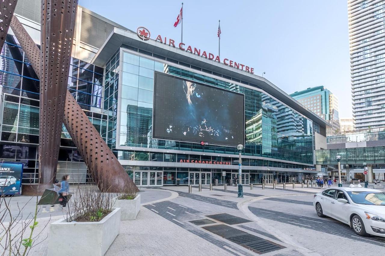 Gorgeous 1br W/parking Across The Scotiabank Arena
