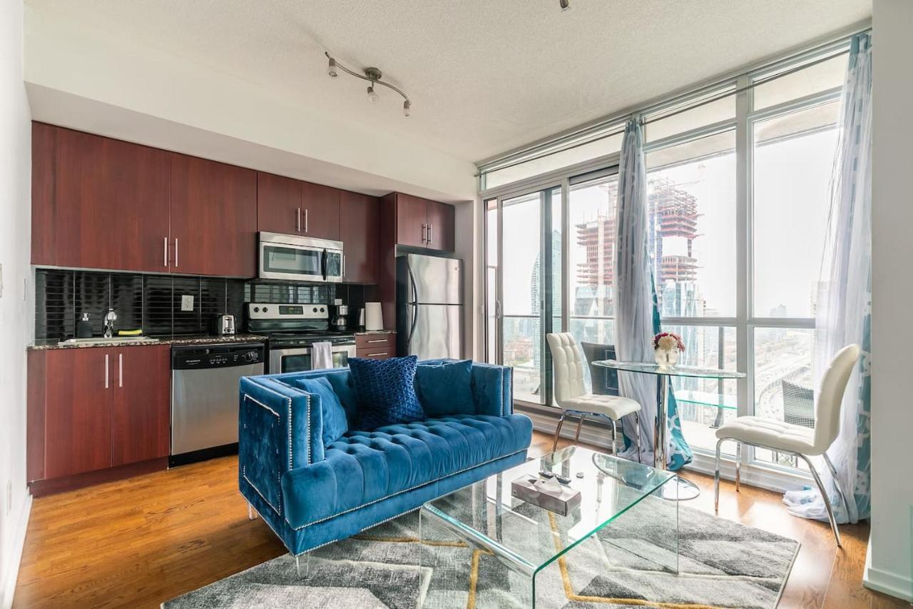 Gorgeous 1br W/parking Across The Scotiabank Arena Apartment Toronto