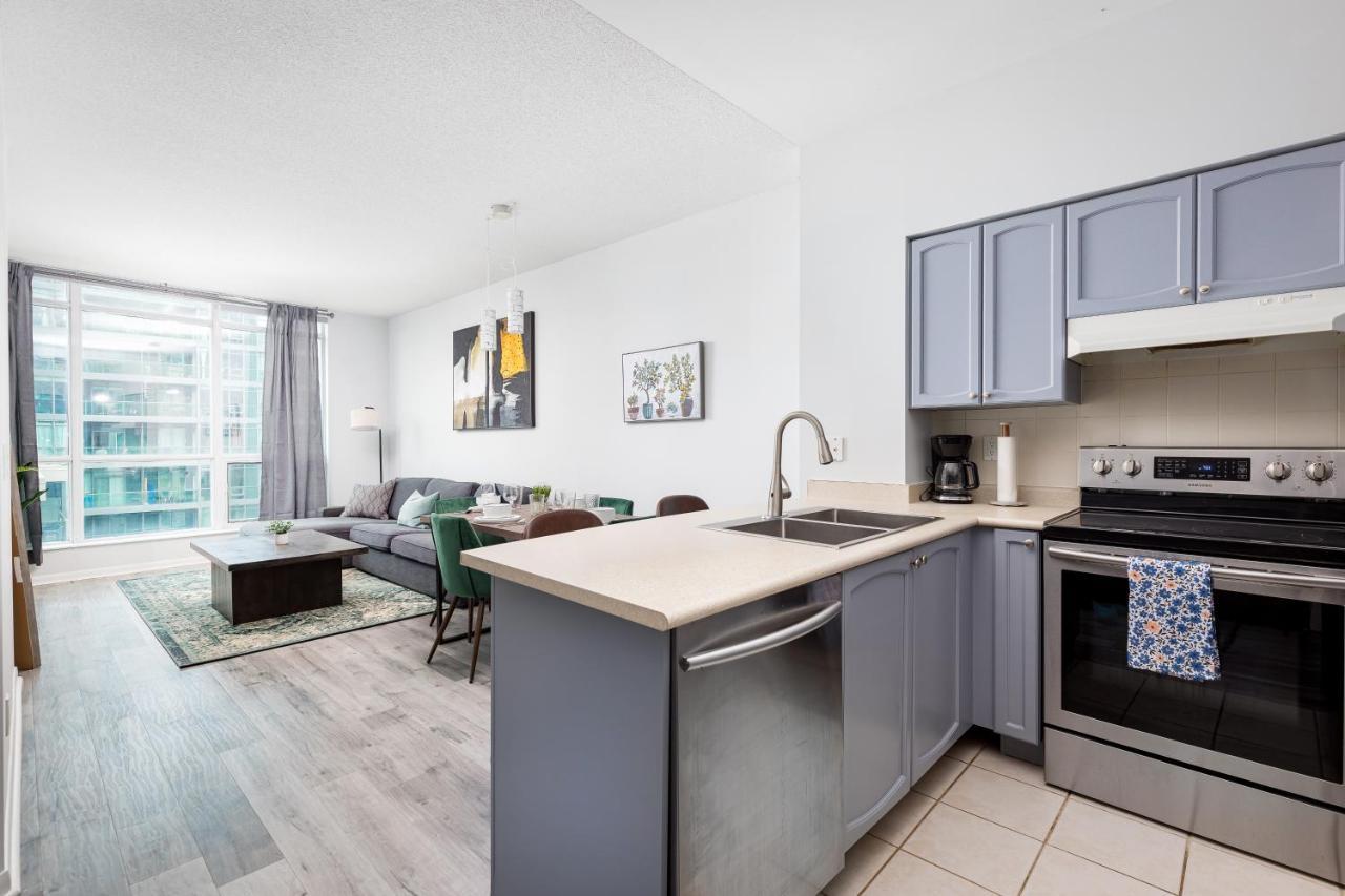 Modern & Spacious 2 Bed Across From Lakeshore! * Toronto