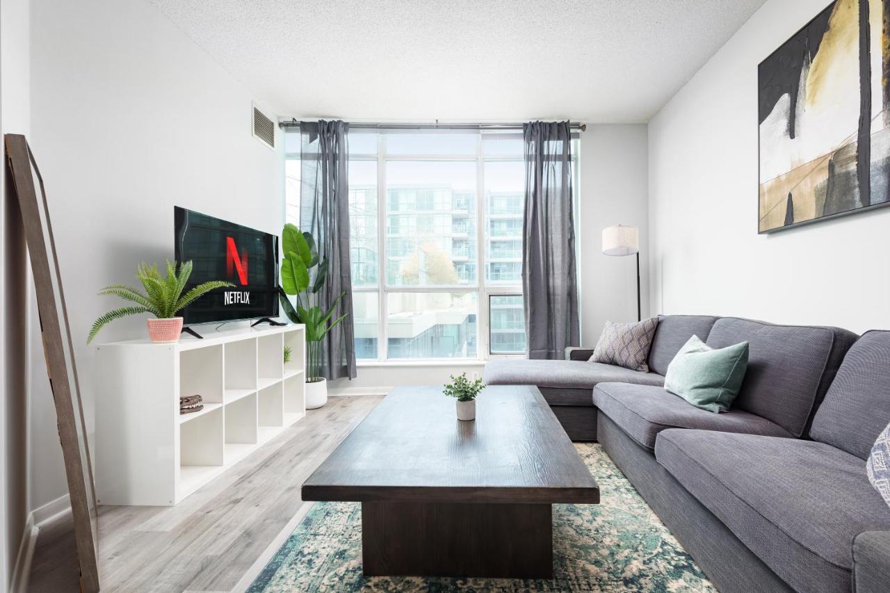Modern & Spacious 2 Bed Across From Lakeshore! *