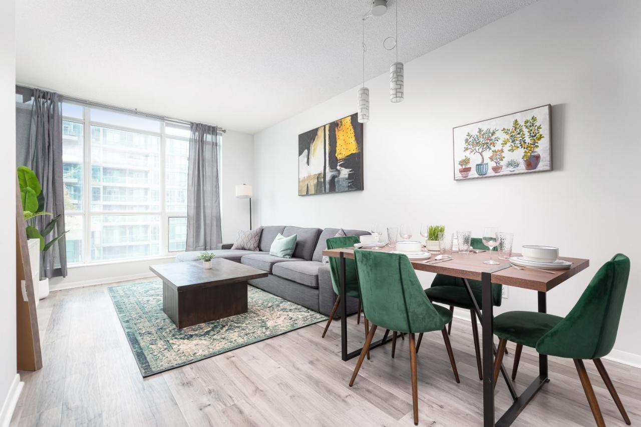 Modern & Spacious 2 Bed Across From Lakeshore! Apartment Toronto