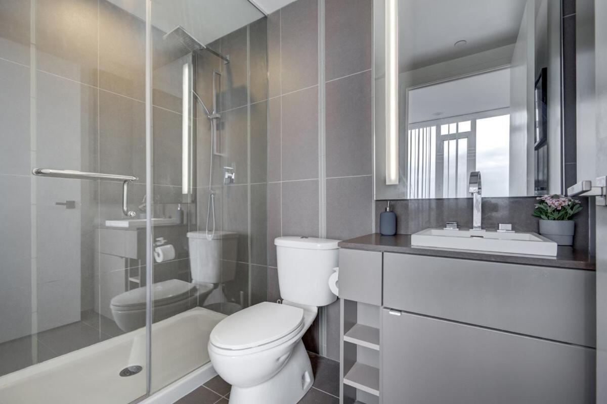 Luxury By Cn Tower