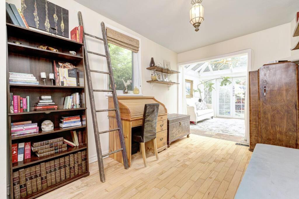 Apartment Unique In Queen West W Sunroom And Backyard! *