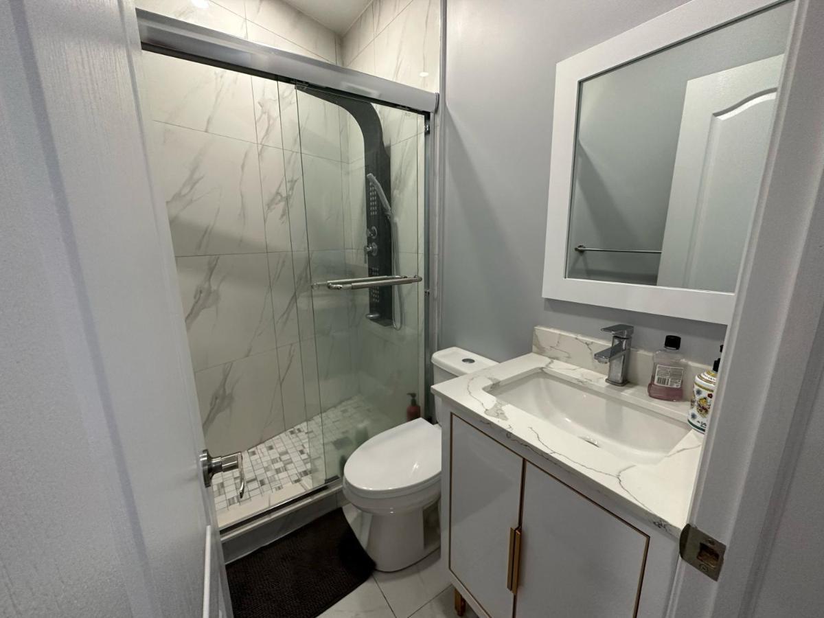 With Free Parking Apartment *