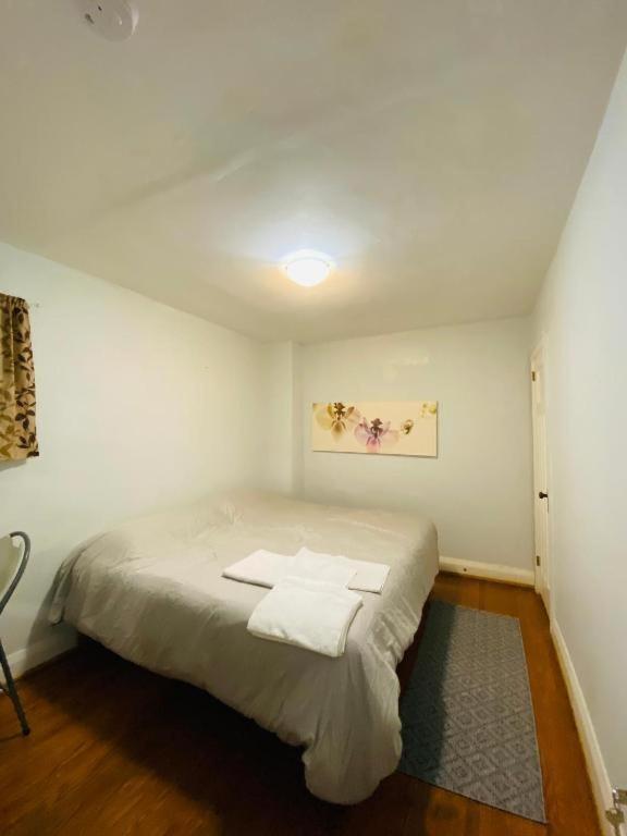 Guest house Relax V East York Space Share Canada *