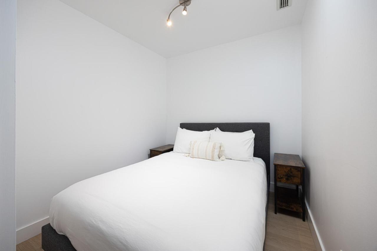 Newly Renovated Cozy Condo/union Station * Toronto