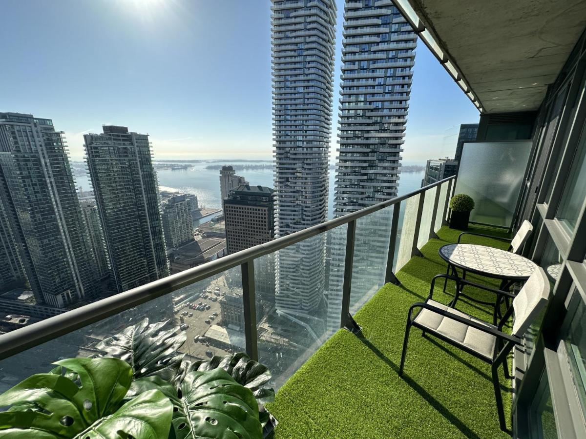 Luxury Downtown 2 Bedroom With And Views And Free Parking * Toronto
