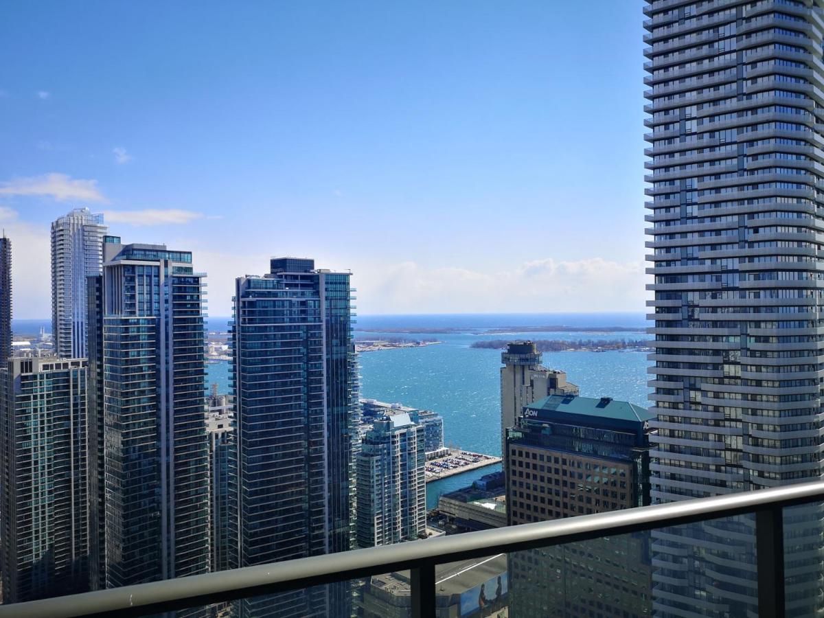 Luxury Downtown 2 Bedroom With And Views And Free Parking Apartment Toronto