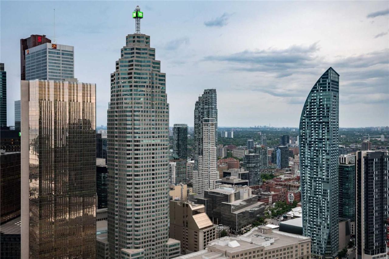 Apartment Luxury Downtown 2 Bedroom With And Views And Free Parking *
