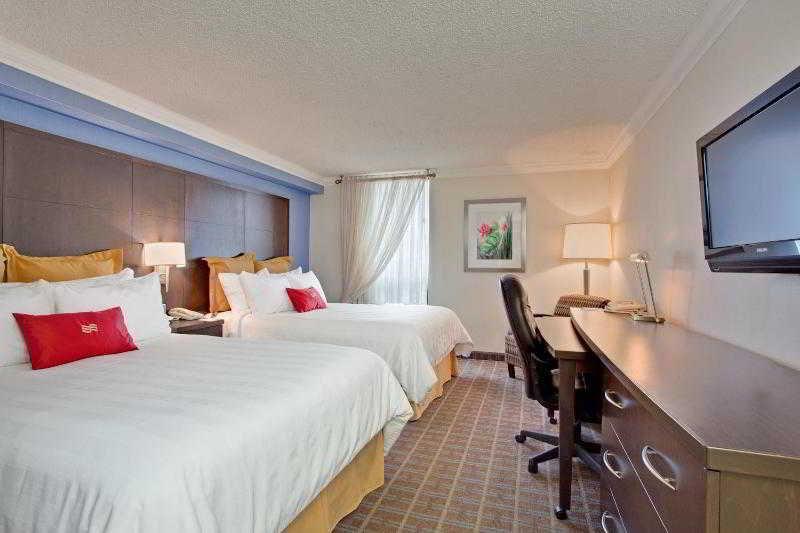 Hotel Crowne Plaza Airport By Ihg 4*