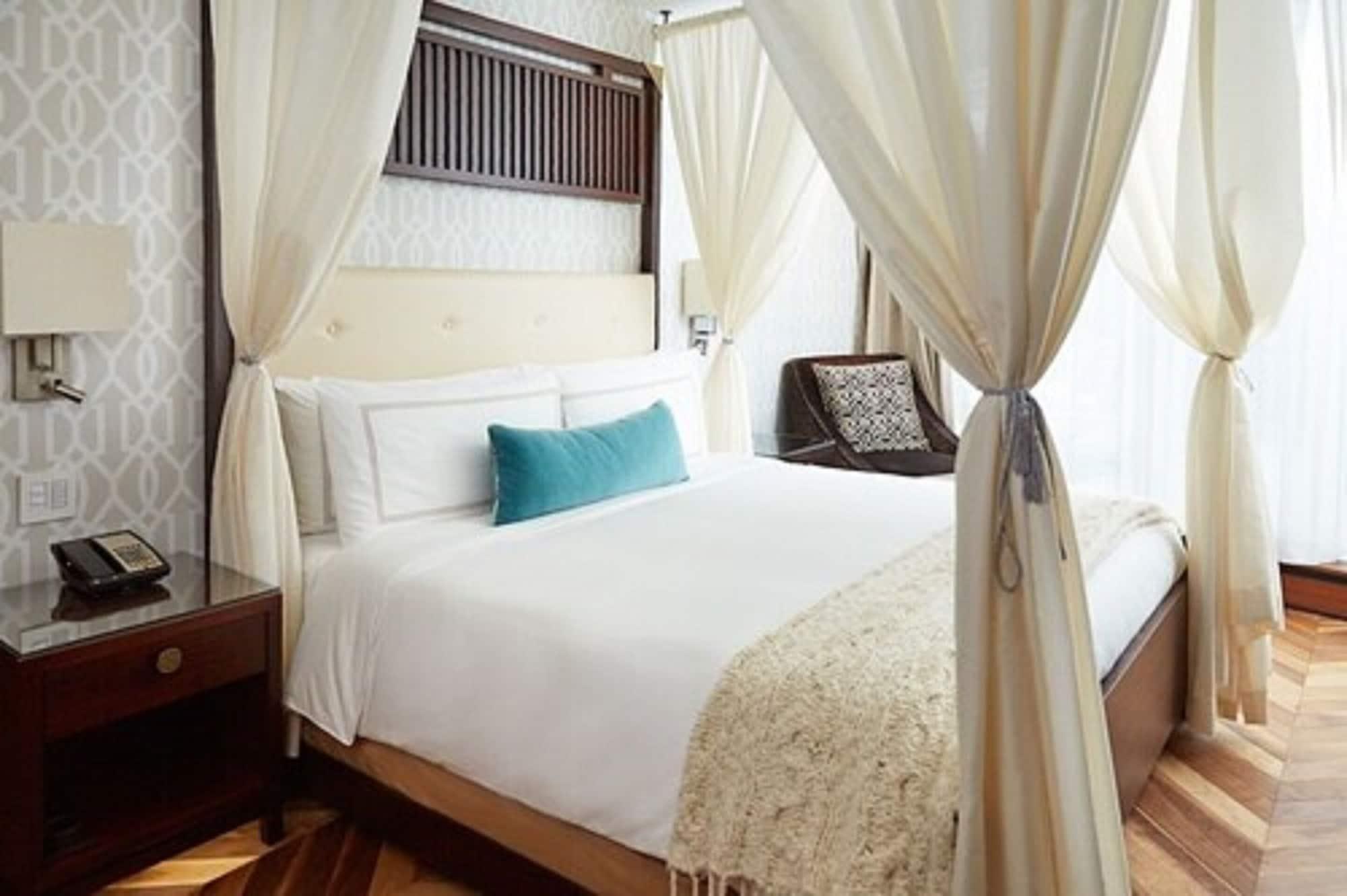 Shangri-la Hotel 5*