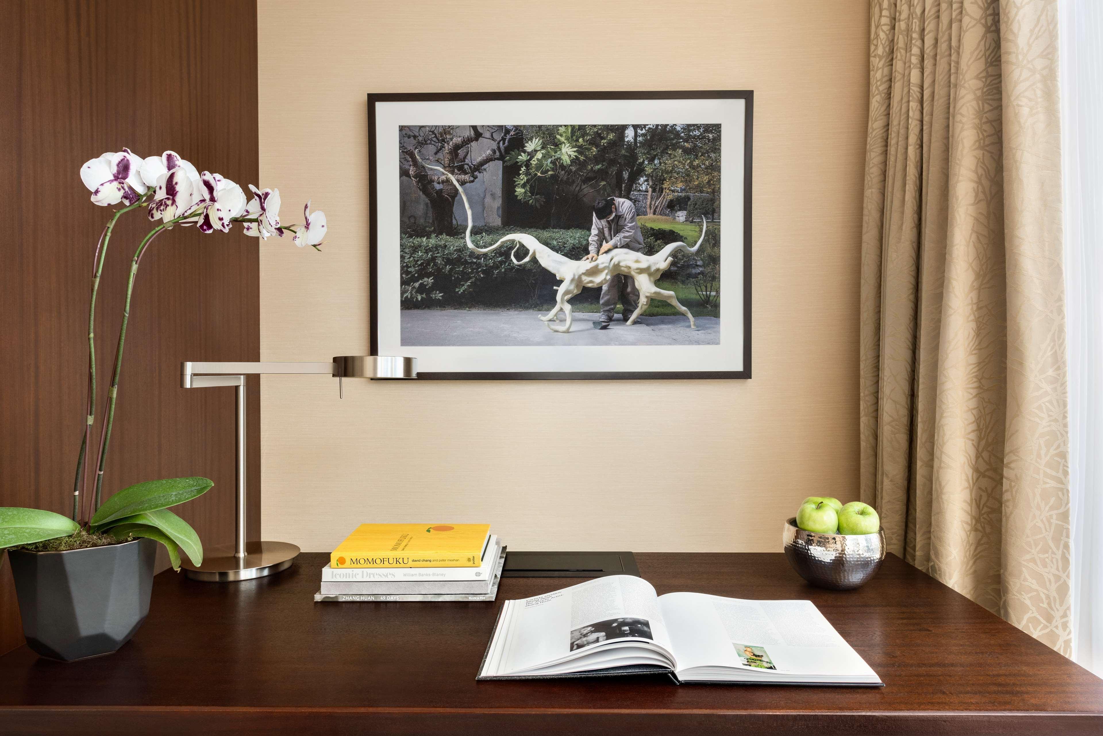 Shangri-la Hotel 5*