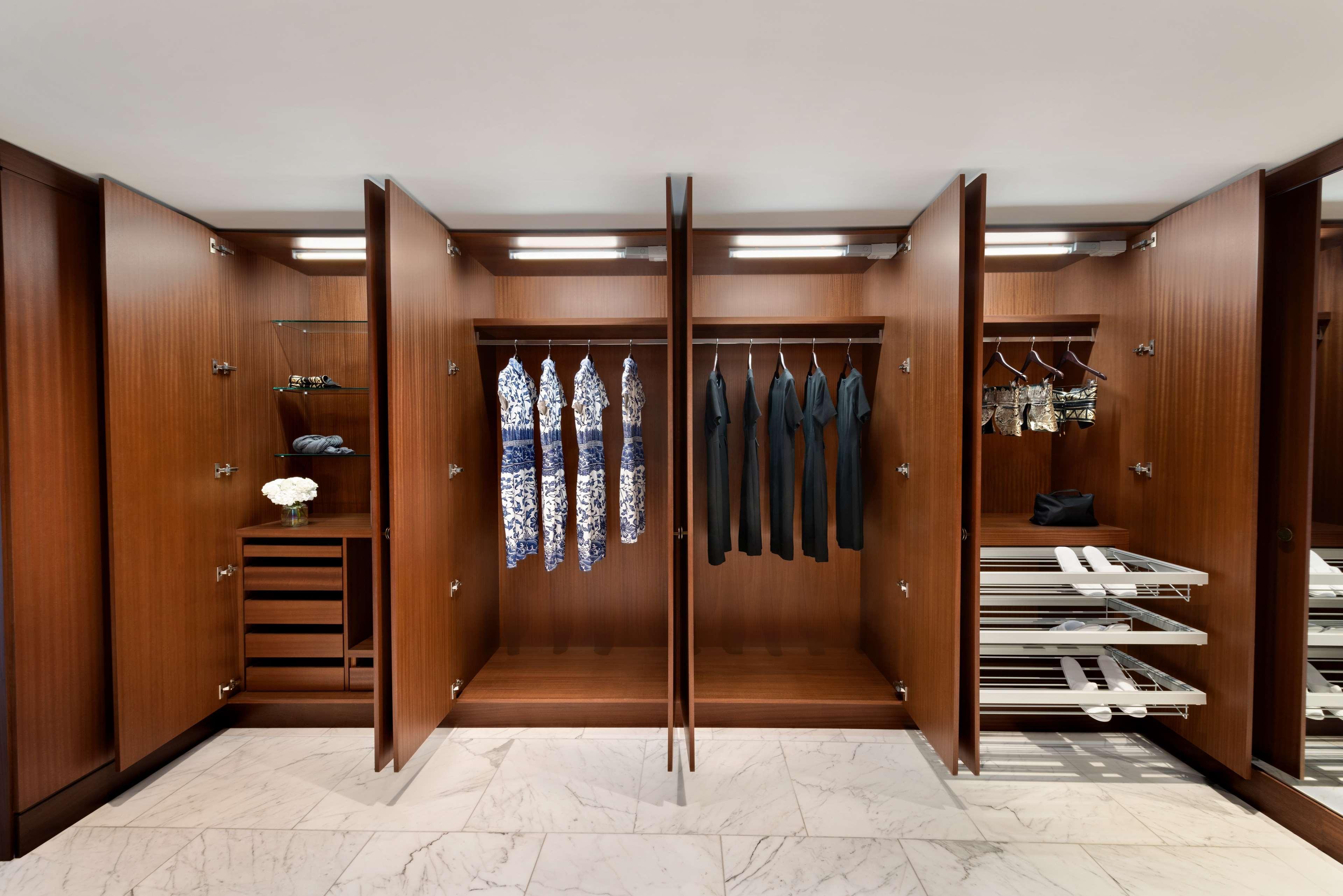 Shangri-la 5* Toronto