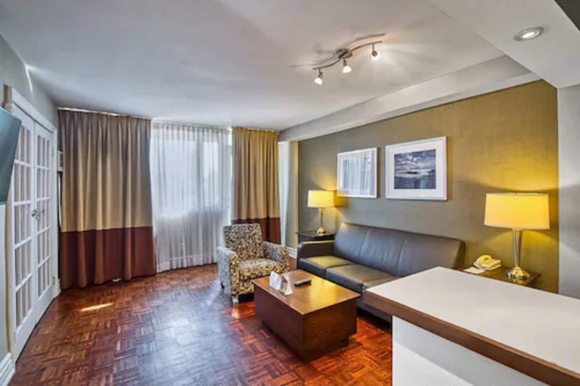 Town Hotel 3*
