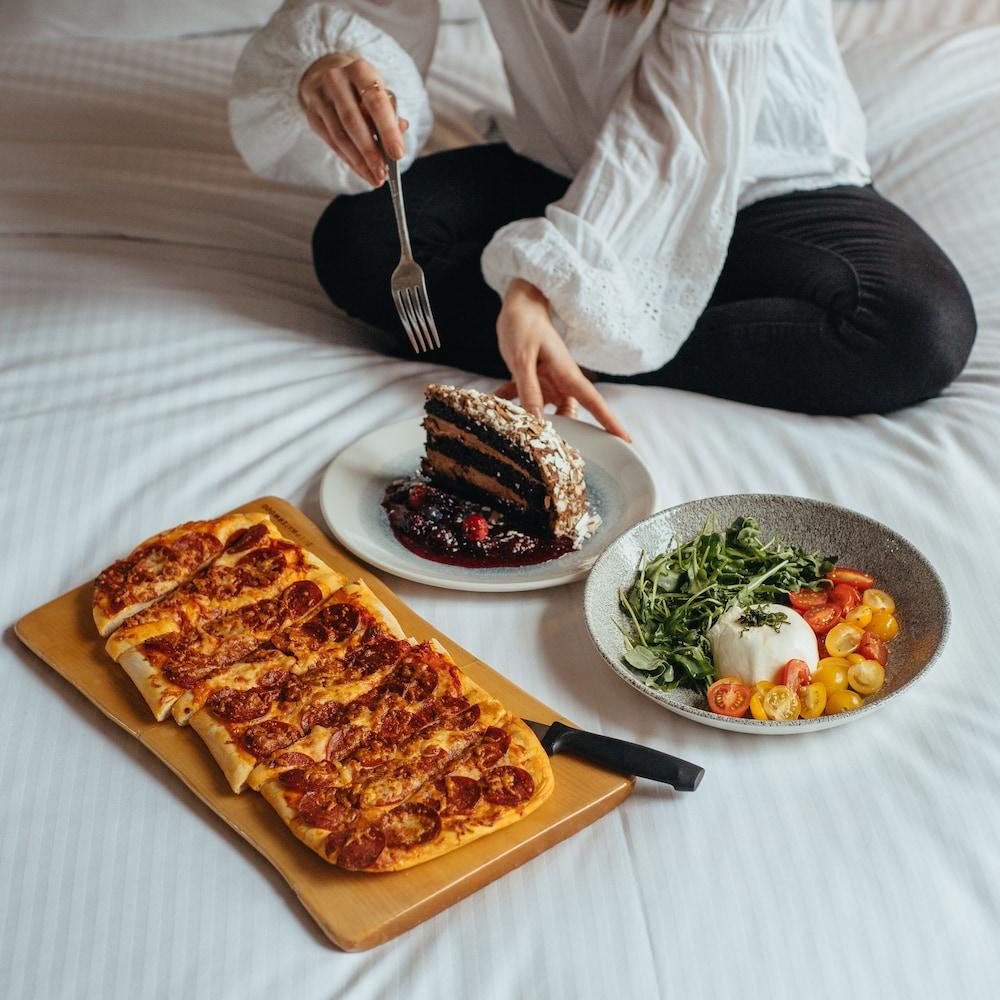 One King West And Hotel 4*