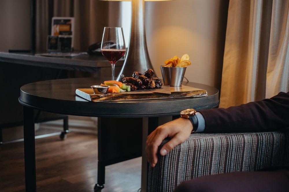 One King West And Hotel 4*