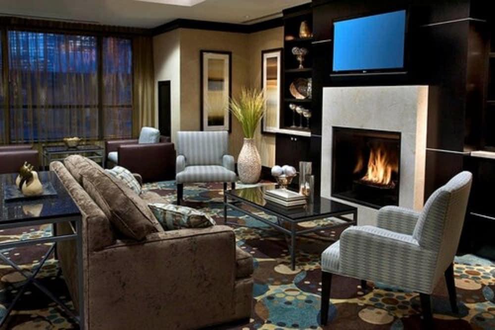 Revery Downtown, Curio Collection By Hilton Toronto