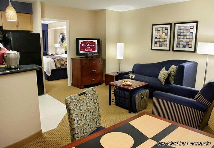 Hotel By Marriott Downtown / Entertainment District 4*