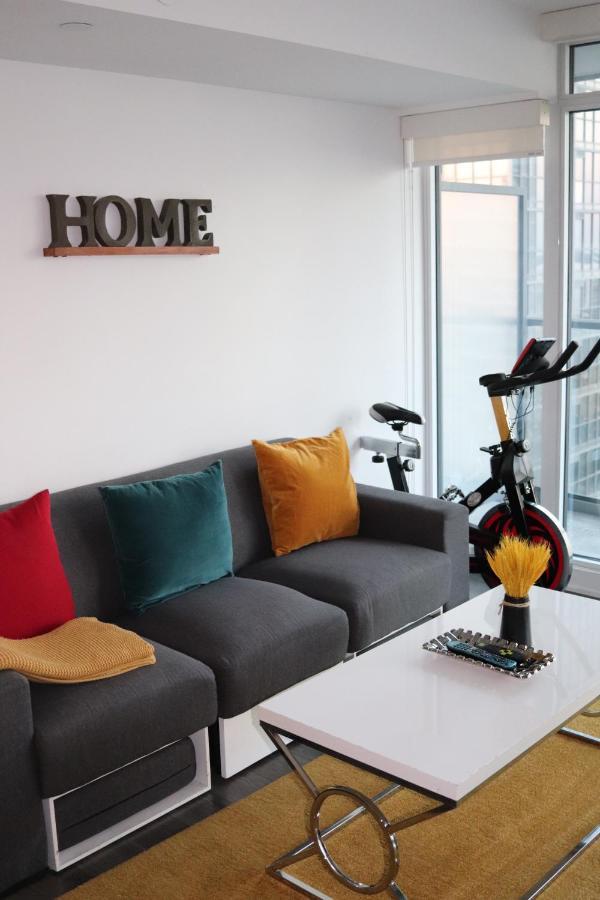 Apartment Luxurious Downtown With Breathtaking And Cn Tower Views In The Heart Of A Vibrant Neighbourhood Toronto
