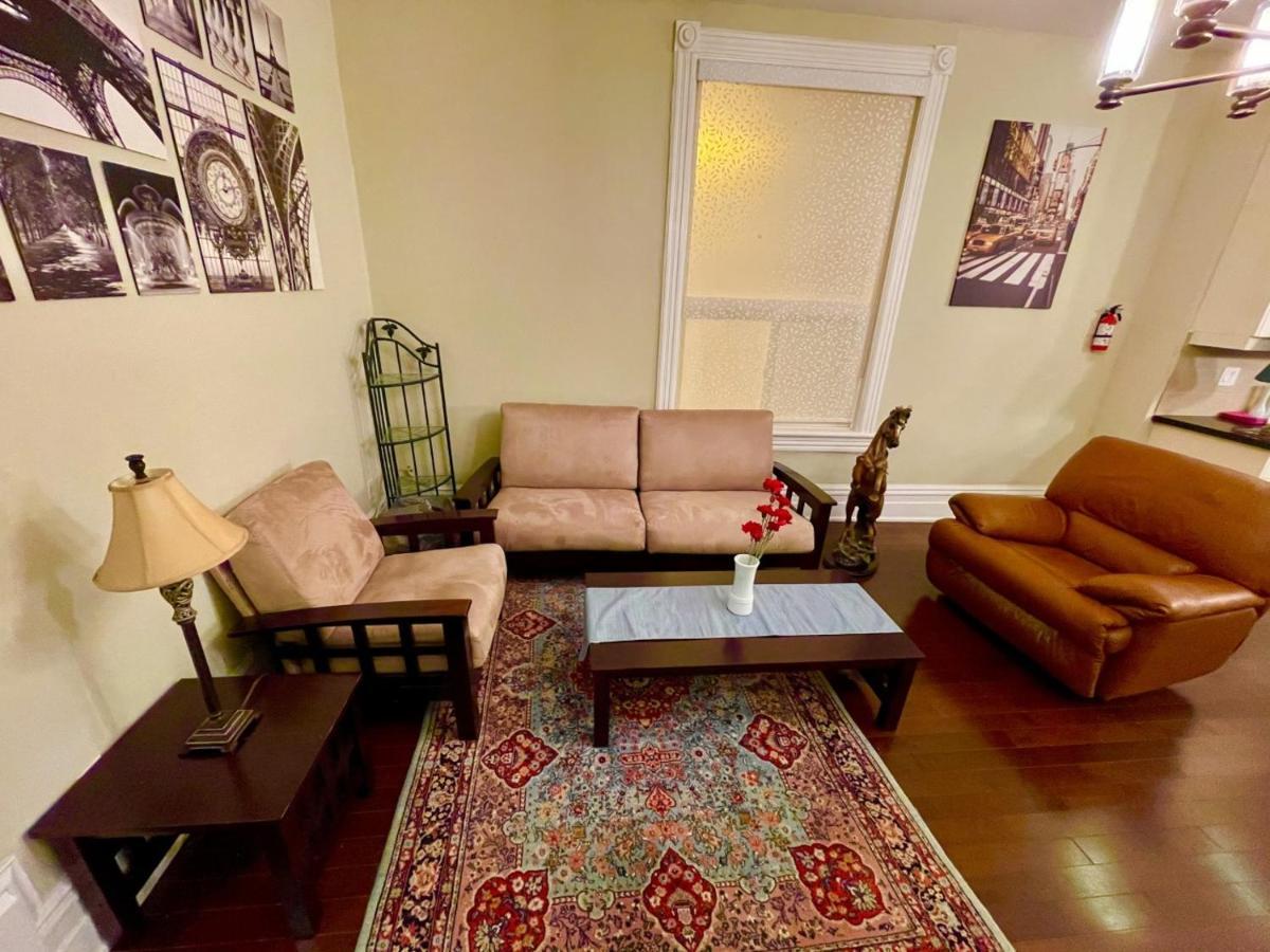 Charming Townhouse In Downtown, Toronto