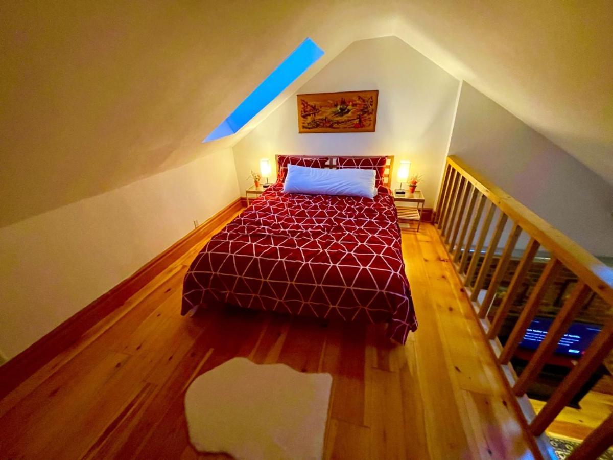 Guest house Charming Townhouse In Downtown, *