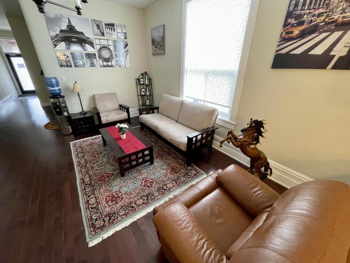 Charming Townhouse In Downtown,