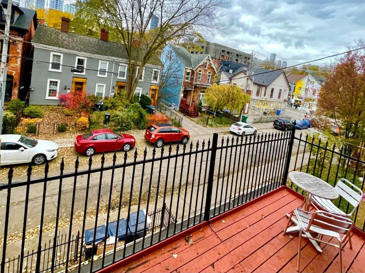Charming Townhouse In Downtown, Guest house Toronto