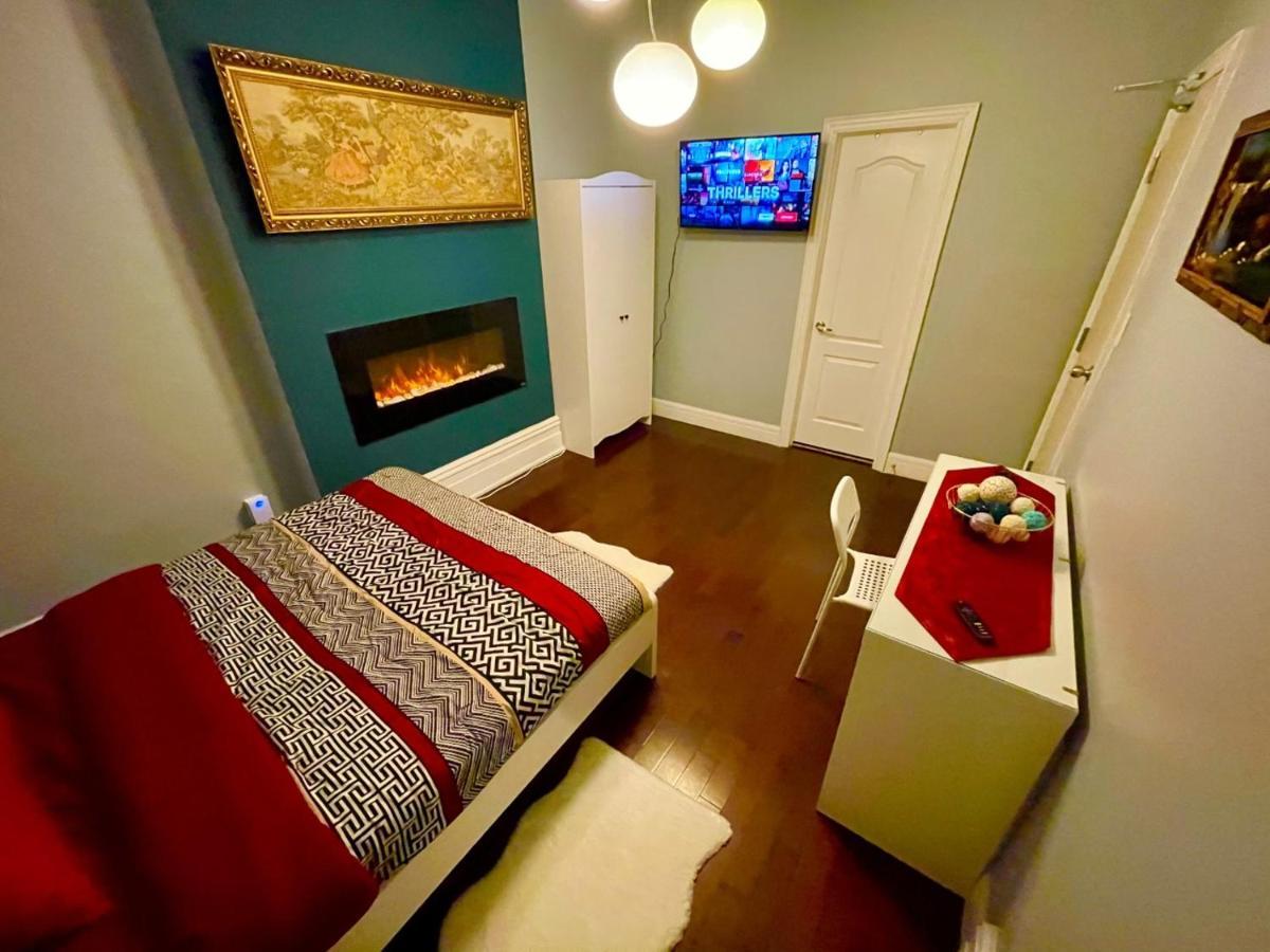 Charming Townhouse In Downtown, * Toronto