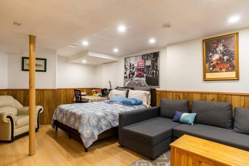 Guest house Big Oasis Studio Near Airport Yyz *