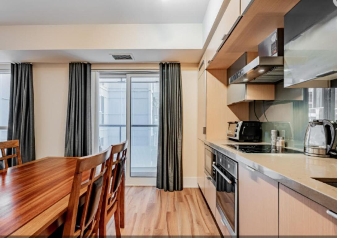 Executive 2 Beds Near Cn Tower, Rogers Centre, Scotia Area, Business District, Entertainment District, Lakeshore Toronto