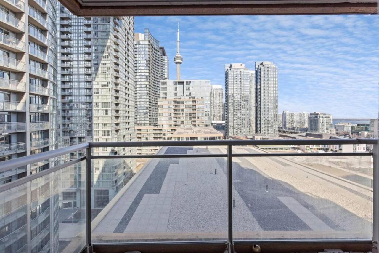 Work From With Parking Wifi And Cn Tower View * Toronto